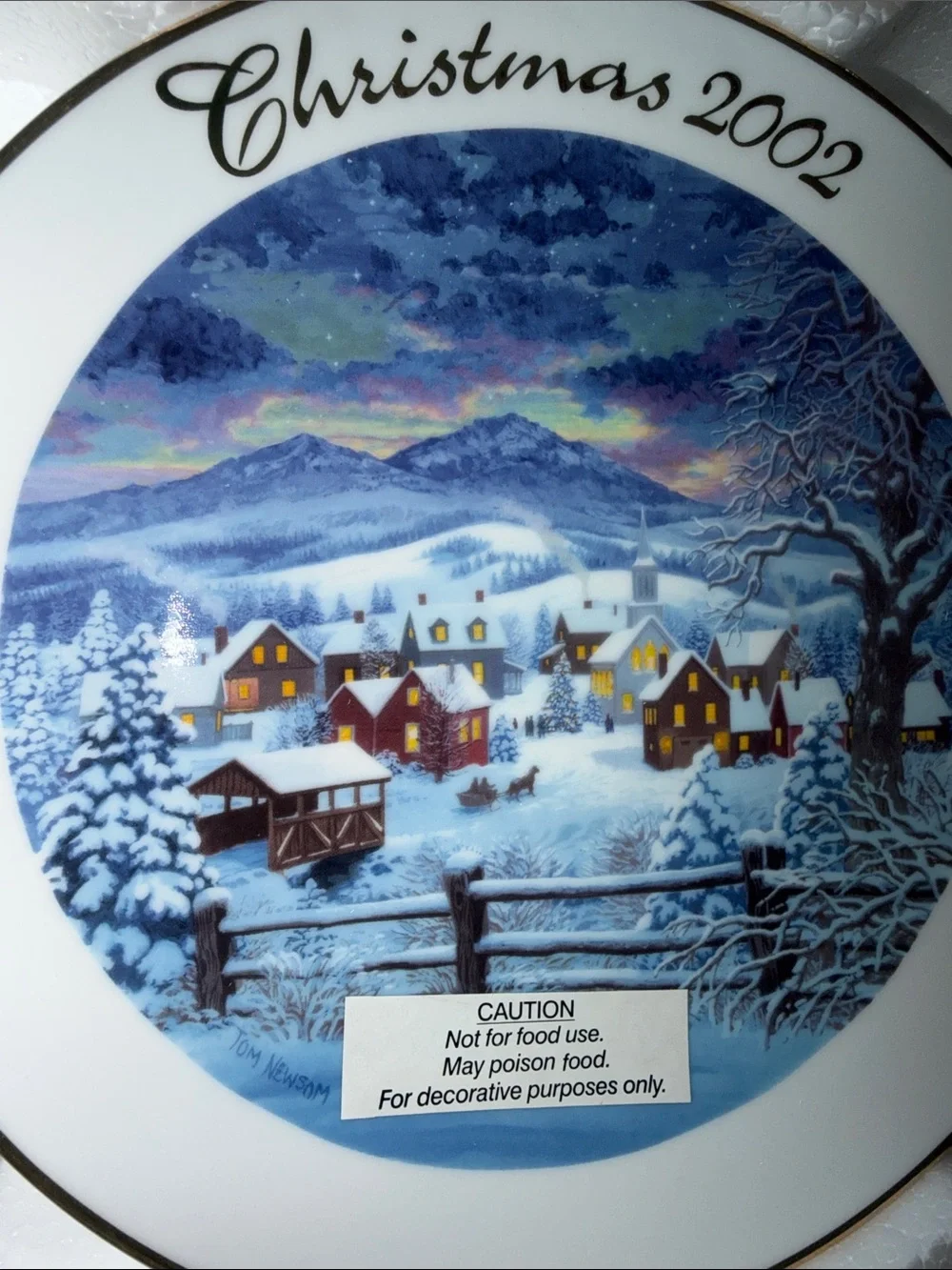 Avon 2002 Decorative Collector Plate - with 22K gold rim. Winter Village